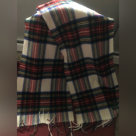 New The Scotch House lambs wool royal Stewart Tartan plaid scarf. - Picture 3 of 3